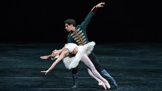 Swan Lake – Act II pas de deux Francesca Hayward Cesar Corrales The Royal Ballet [upl. by Kucik637]