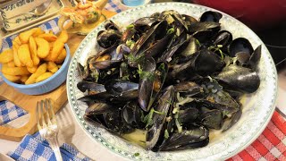 Mes MOULES A LA NORMANDE façon Mère Mitraille et ses frites  Facile   Gourmandises TV [upl. by Searby46]