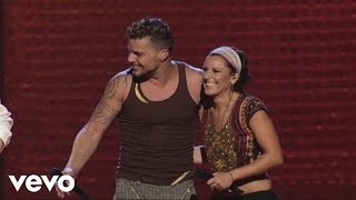 Ricky Martin  Tu Recuerdo Live Black amp White Tour ft La Mari De Chambao [upl. by Lirpa]