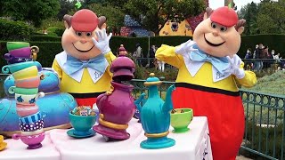 Tweedle Dee amp Tweedle Dum Character Fun Greet in Fantasyland Disneyland Paris  Alice in Wonderland [upl. by Remark]