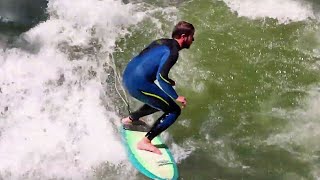 Surfen auf dem Eisbach in München Englischer Garten [upl. by Ednarb]