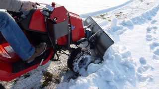 Rasentraktor mit hydraulischem Schneeschild [upl. by Bobker]