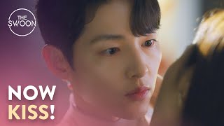 Jeon Yeobeen answers Song Joongki’s quotproposalquot with a kiss  Vincenzo Ep 14 ENG SUB [upl. by Valenka]