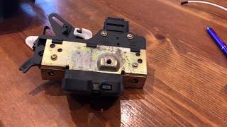 Volvo V70XC Tailgate Lock Actuator Replacement [upl. by Assertal]