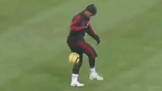 😍 Ronaldinho Fazendo Magia nos Treinos ★ Freestyle [upl. by Nehepts828]