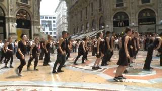 Flashmob Milano Galleria Vittorio Emanuele [upl. by Eversole760]