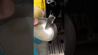 Delonghi Mousse de lait TUTO pour les noobs [upl. by Henig934]