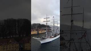 Statsraad Lehmkuhl on its way into Bergen Harbor Bergen Havn Quite a sight [upl. by Lamb]