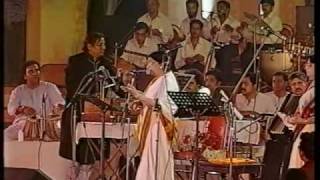 Lata Mangeshkar  Aye Mere Watan Ke Logo Live Performance [upl. by Nnylamme73]