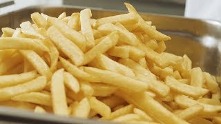 Comment cuisiner des frites croustillantes  RATIONAL VarioCookingCenter [upl. by Nahtad]