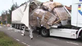 GPTV Vrachtwagen scheurt open onder viaduct Harlingen [upl. by Barron697]