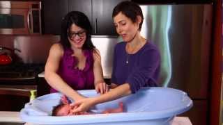 How to Bathe Your Newborn [upl. by Kovacs]